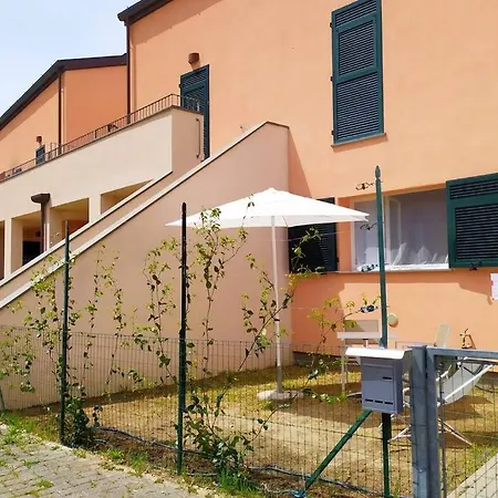 Apartment Bilocale Con Giardino Near Lerici Trebiano